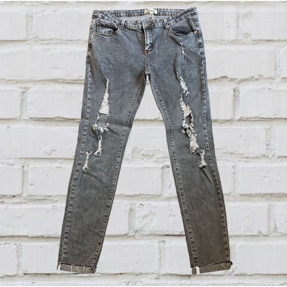 Listicle Women's Distressed Raw Hem Skinny Jean Size Large